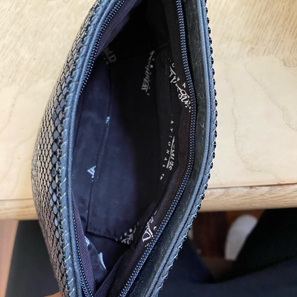 Whiting and Davis hand wallet/purse preowned - Picture 4 of 4